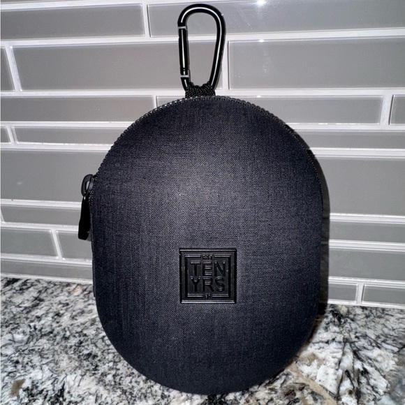 Beats Studio3 Decade Collection Wireless Headphones Defiant Black Red - Picture 7 of 7